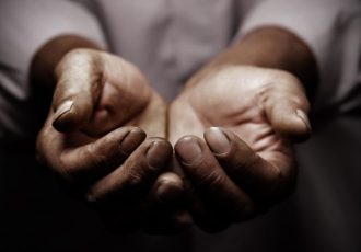 Giving-back-870x450 Giving-back-870x450